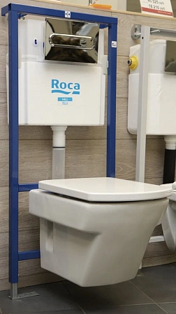 Фото: Комплект 4 в 1: Инсталляция Roca PRO WC + Двойная клавиша смыва PRO, хром + Унитаз подвесной Roca Hall + Сиденье Hall с микролифтом Roca в каталоге